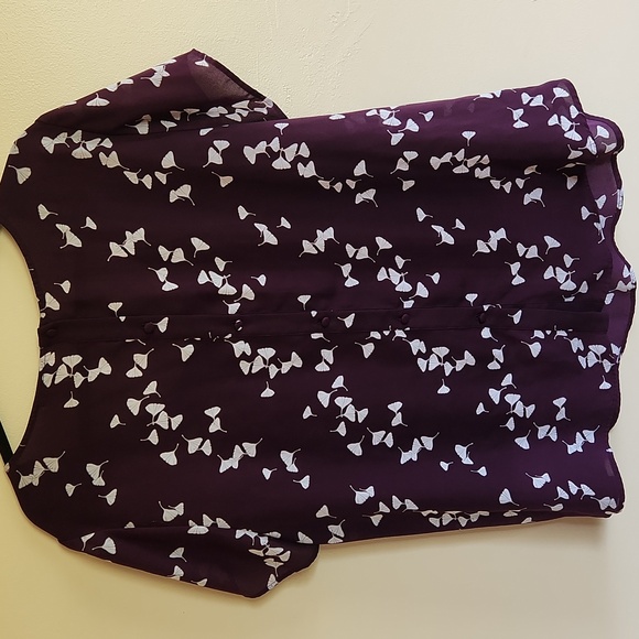 Torrid Purple and White Floral Blouse, size 2 - Picture 3 of 6